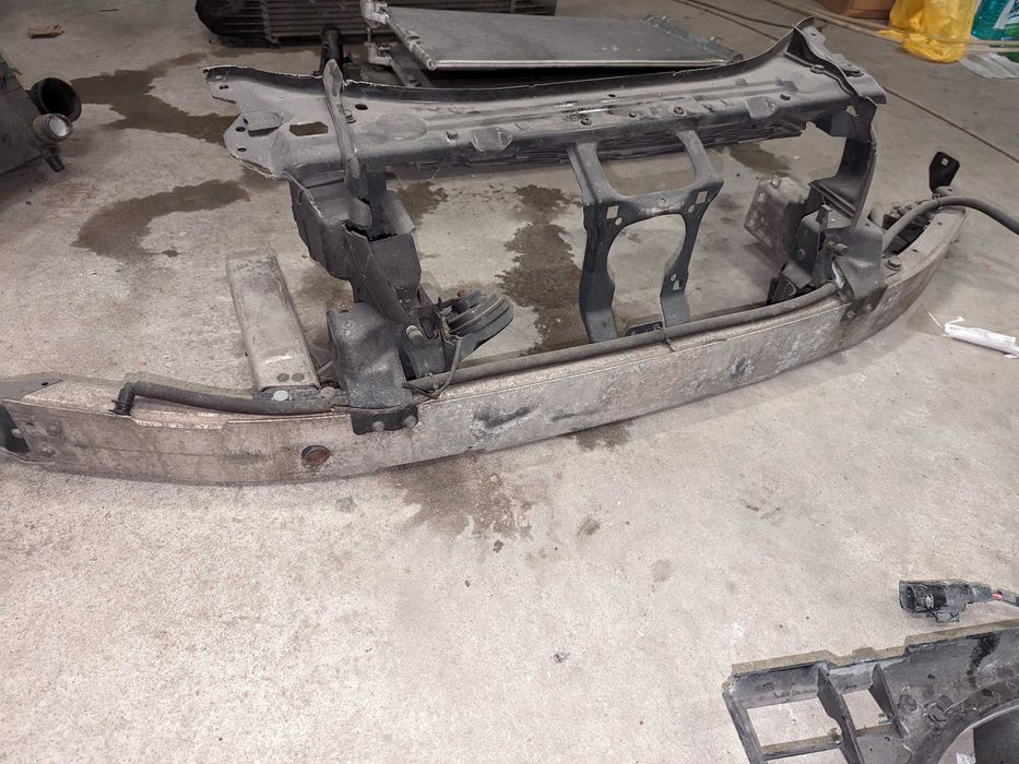 Радиатори с перка и греда с буфери и маска за Мерцедес е320цди w211