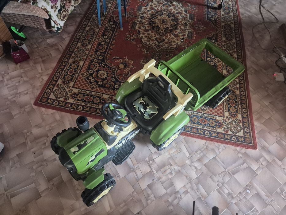 Продам детский трактор с прицепом