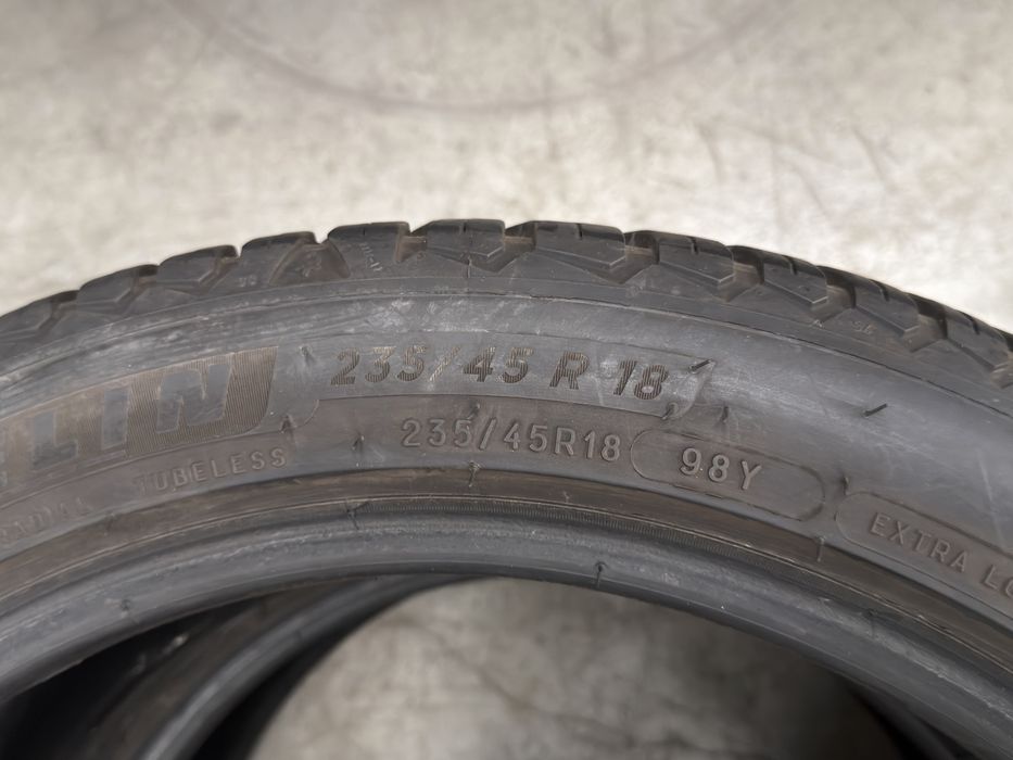 Vand 2 anvelope 235/45/18 michelin allsezon ca noi