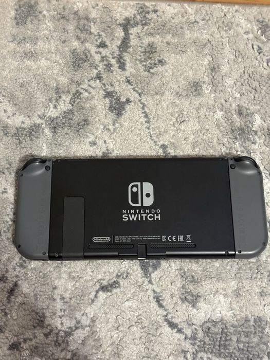 Nintendo Switch V2 + Pokémon Sword