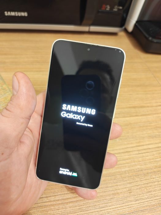 Vând Samsung S23 Cream-Gold La Cutie. 8 GB RAM, 256 GB