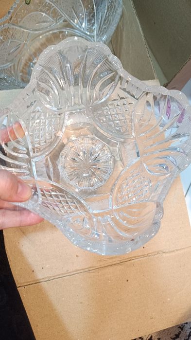 Хрустальные вазы разные, большие