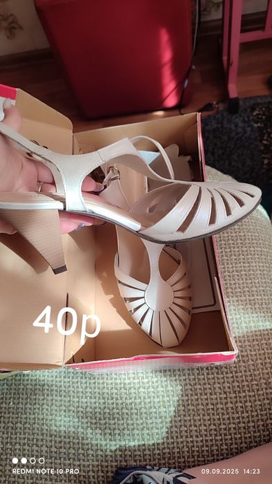 Продам Босоножки новые