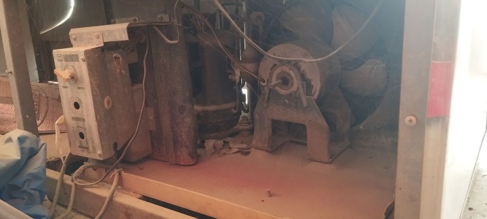 Витрина холодильник ишлайди