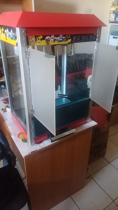 Холодильники и морожный аппарат