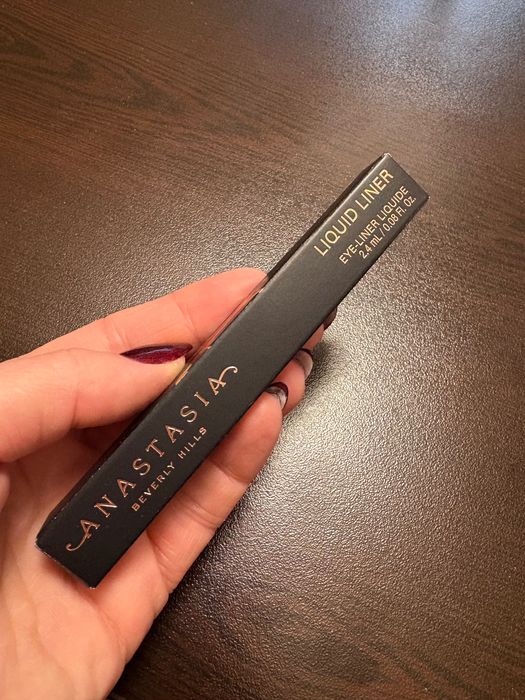 Очна линия Anastasia