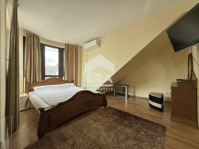 Дава се под наем Едностаен апартамент в София, Център - 65 кв.м за 628.32 € - Снимка #2