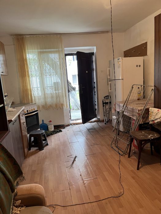 vand garsoniera navodari