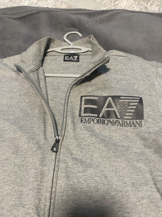 Emporio Armani анцуг размер S