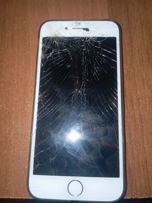 Айфон 7 32гб не включается