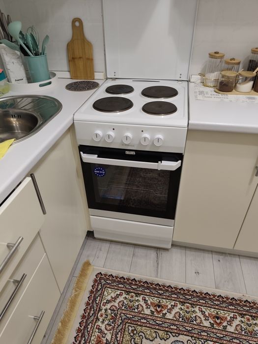 Продам эл. плиту и вытяжку