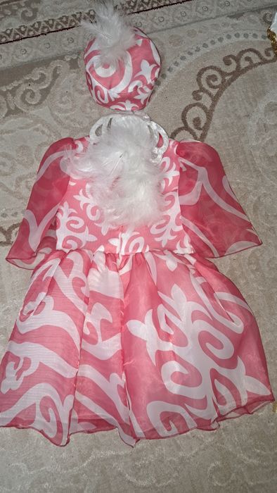 Продам платья,камзол