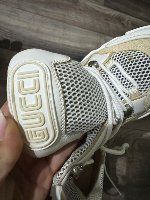 Geanta Chanel Boy, Pantofi Musette, Ghete Gucci