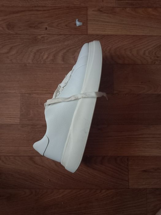 Продам новые кроссовки