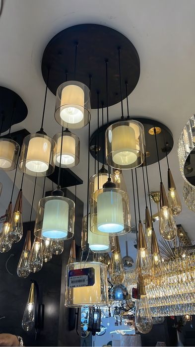 Lustra pentru scara cu noua becuri.