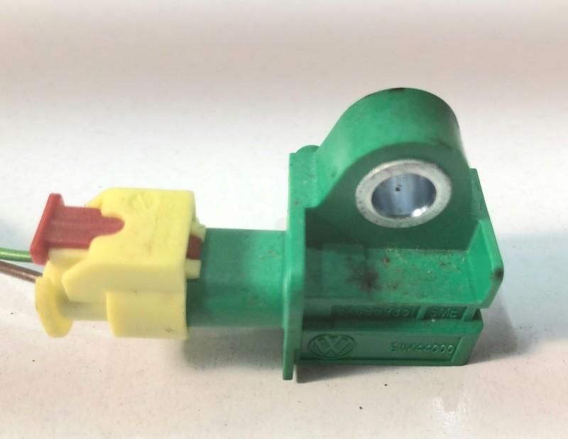 Senzor impact lateral Volkswagen Golf 6 5K0959351
