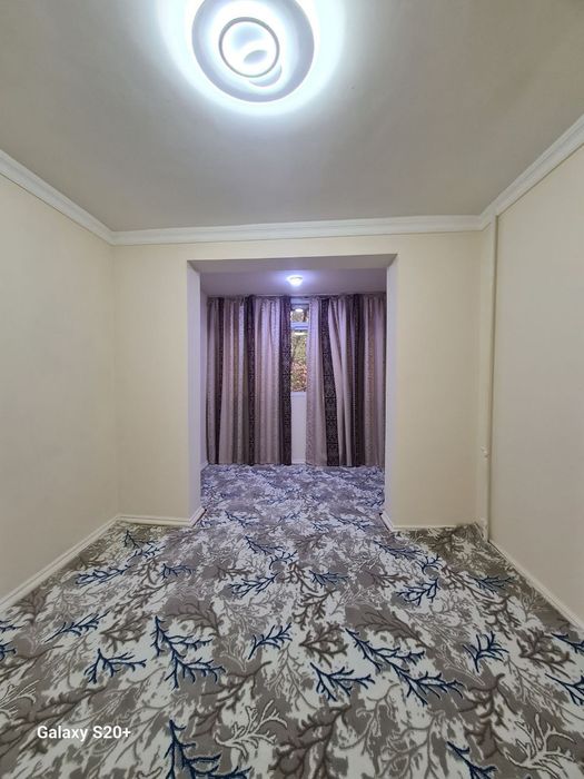 В центре Продается 2х комнатная Квартира