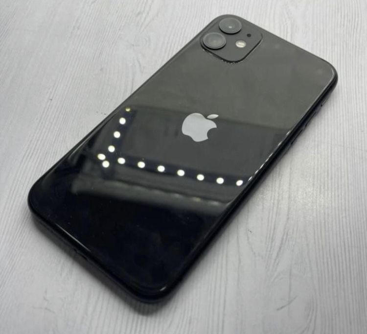 Продам айфон 11