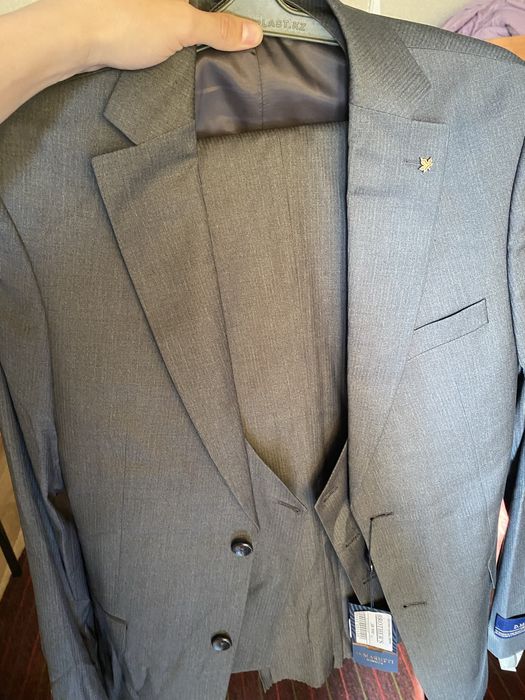 Кастюм тройка серого цвета