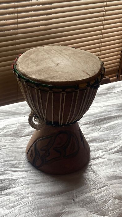 Кубинско барабанче естествен матерял.