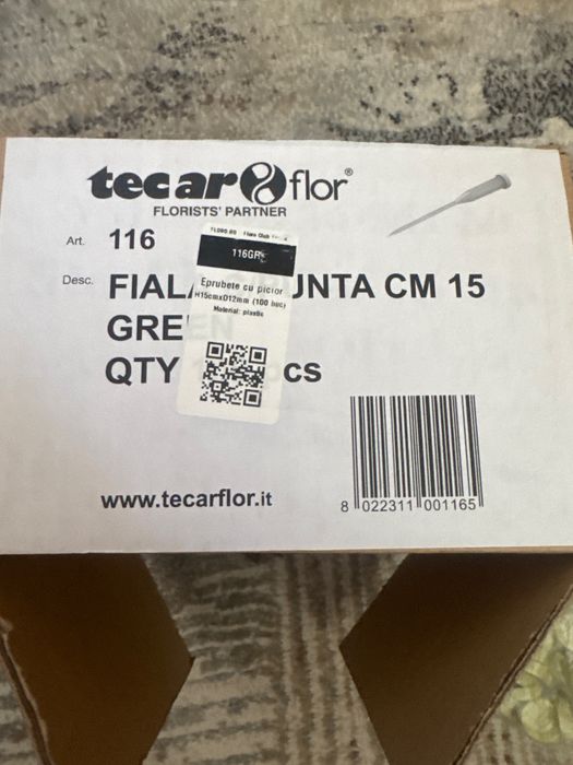 Eprubete cu picior pentru aranjamente florale