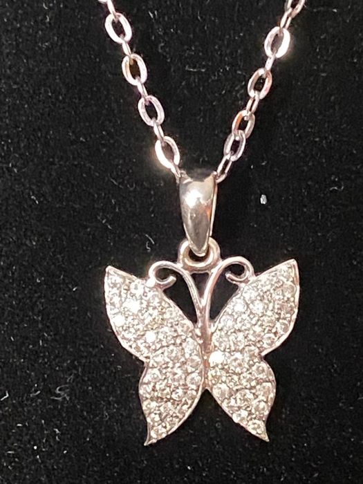 Продам золотую цепь с кулоном.