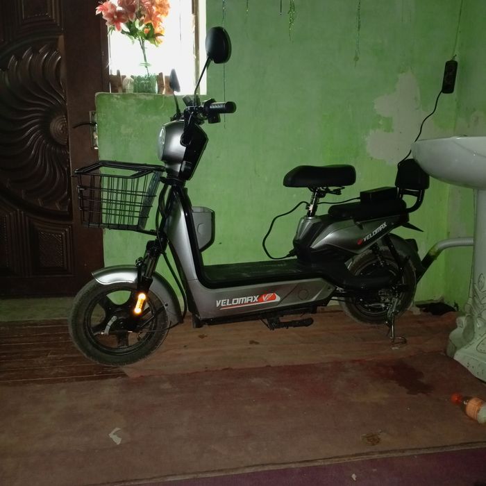 Skuter sotiladi kelishamiz