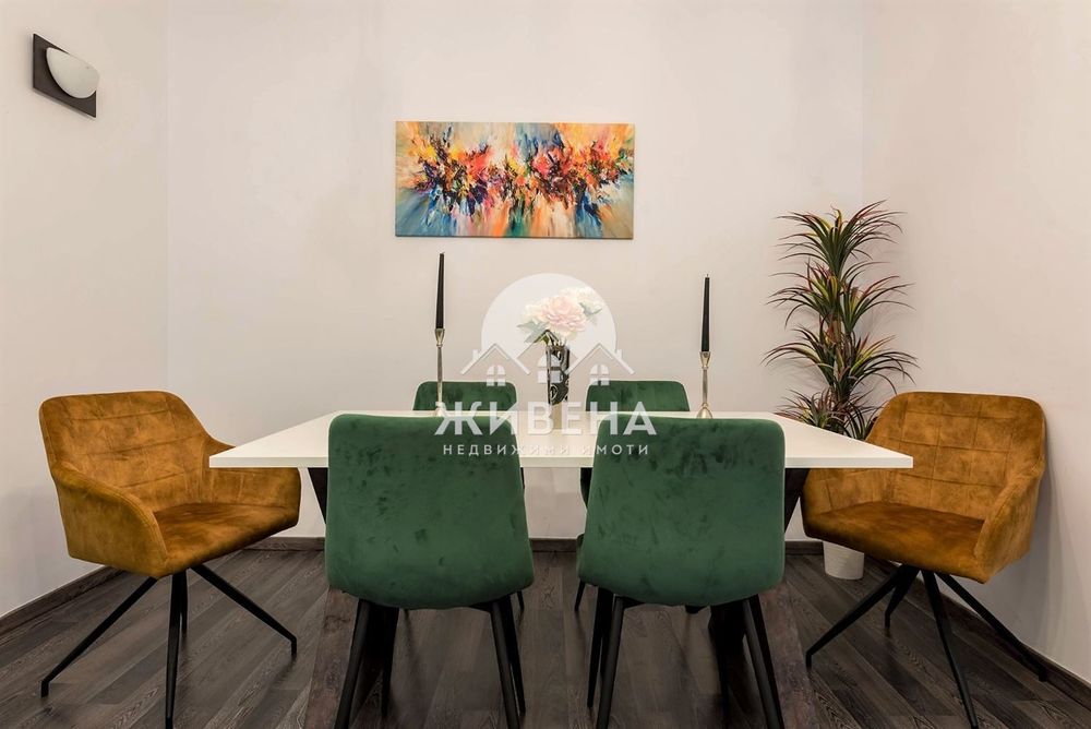 Дава се под наем Тристаен апартамент в Варна, Център - 80 кв.м за 747.66 € - Снимка #2