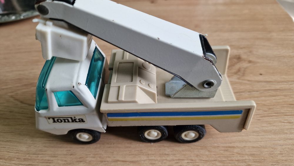 Mașinuța Tonka..