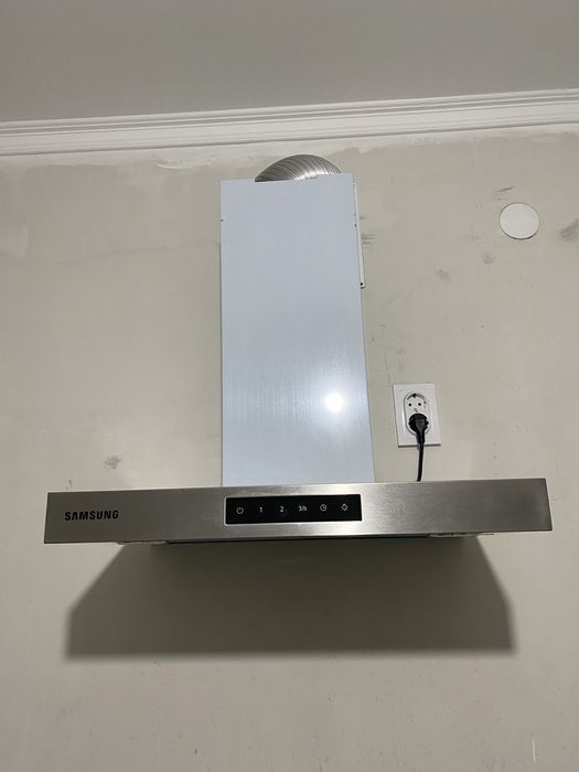 Продам кухонную вытяжку