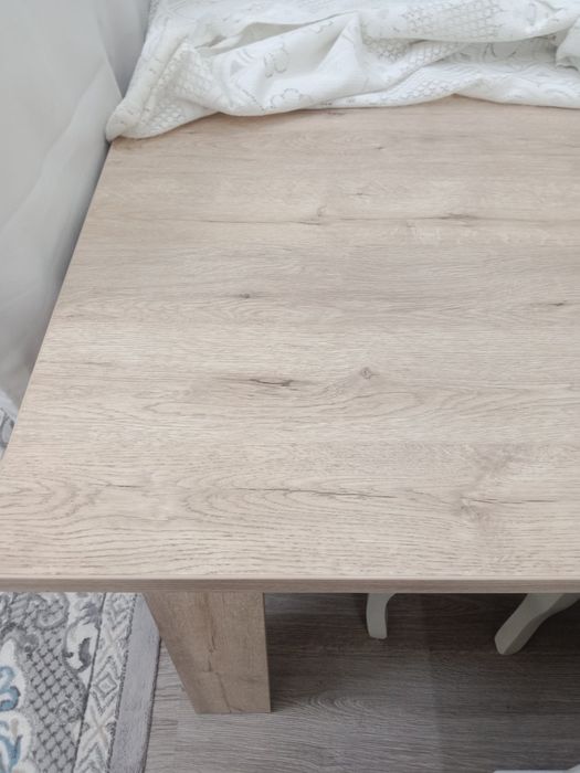 Продается стол для кухни деревянный