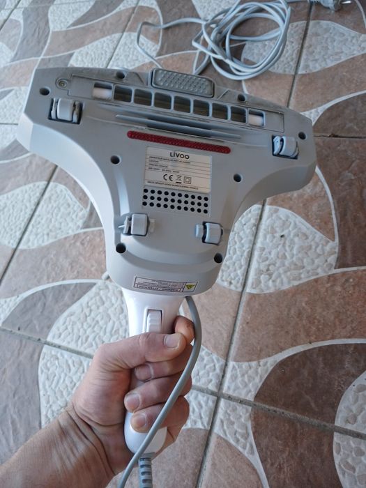 Aspirator anti-acarieni Livoo pentru canapele, saltele si textile
