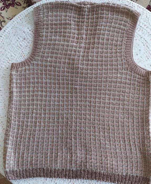 Дамски блузон - нов.Голям ръчно плетен пуловер - нов