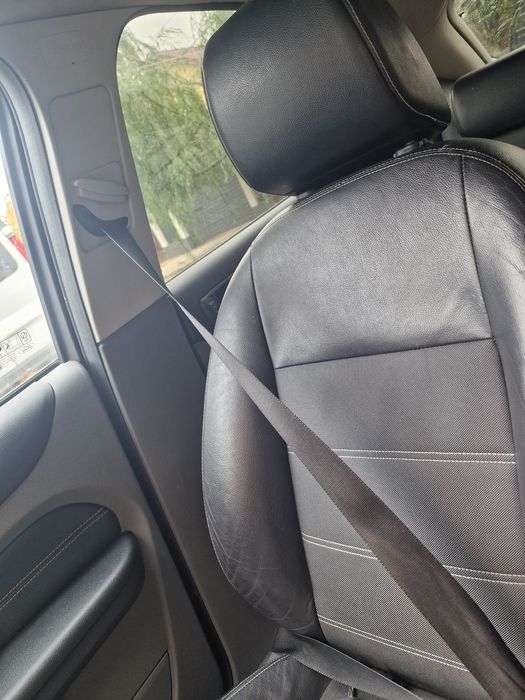 Vând sau schimb Ford focus