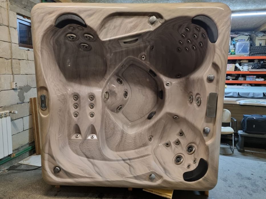 Jacuzzi -hot tub -cada cu hidromasaj