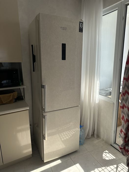 Холодильник Hotpoin Ariston