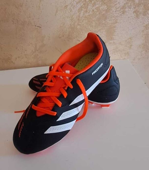 Ghete fotbal Predator Club FxG J IG5429 Negru, marimea 37 1/3