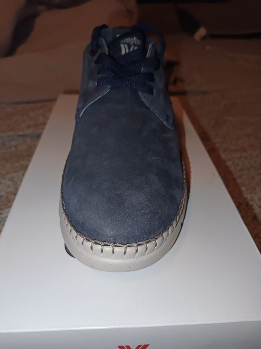 Vând pantofi cu talpa ortopedica