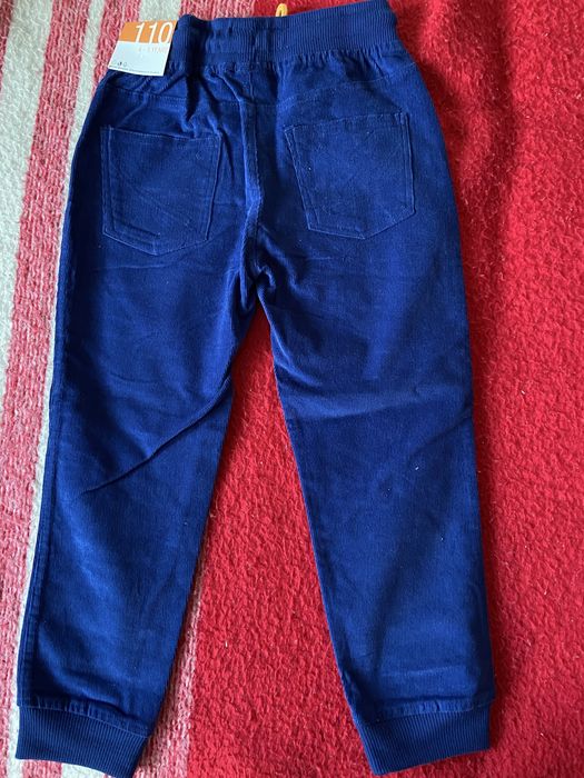 Vand pantalonasi pentru baieti nr 110(2 bucati)