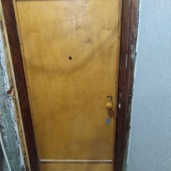 Продам дверь б/у