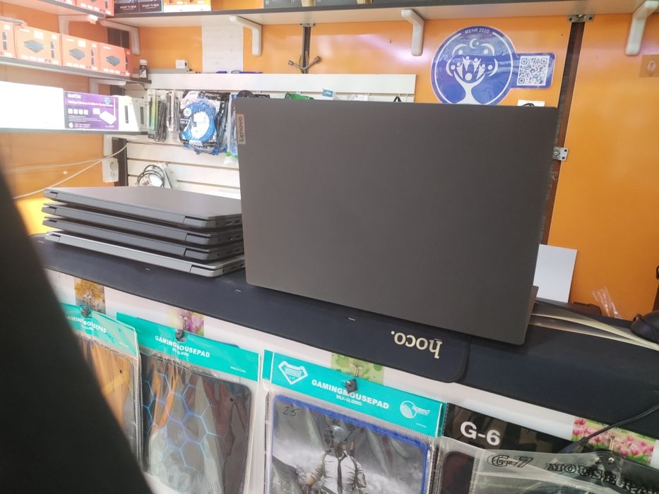 Noutbuklar sotiladi Lenovo