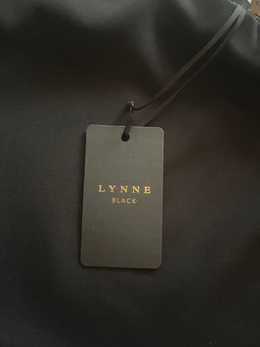 Пола с дантела  Lynne