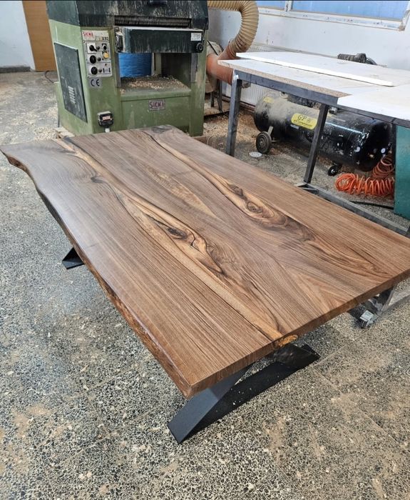 Холна маса от масив орех различни модели