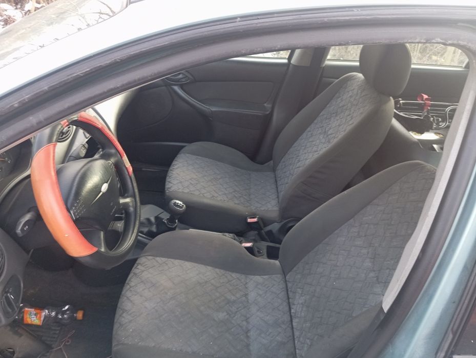 Продавам форд фокус бензин На Части