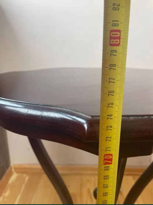 Старинна маса от дърво