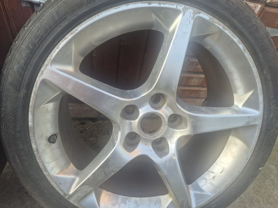 2 roti 245/40ZR19 98W + o anvelopa aceleași dimensiunj