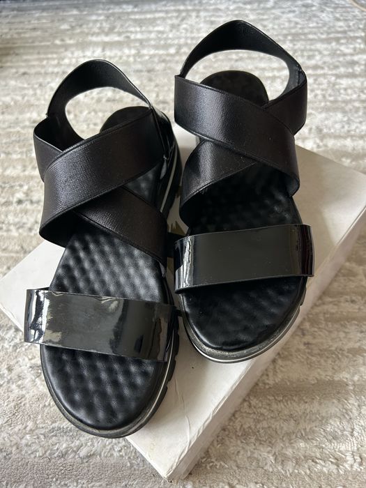 Продам черные босоножки