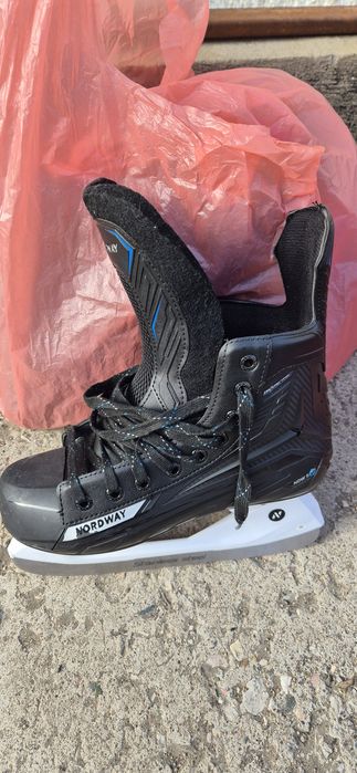 Ролики и коньки на мальчика и девочку