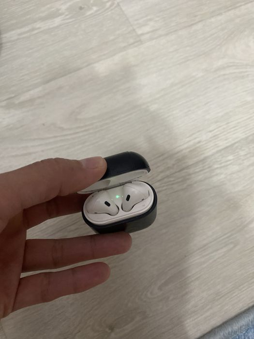 Безпроводные наушники AirPods