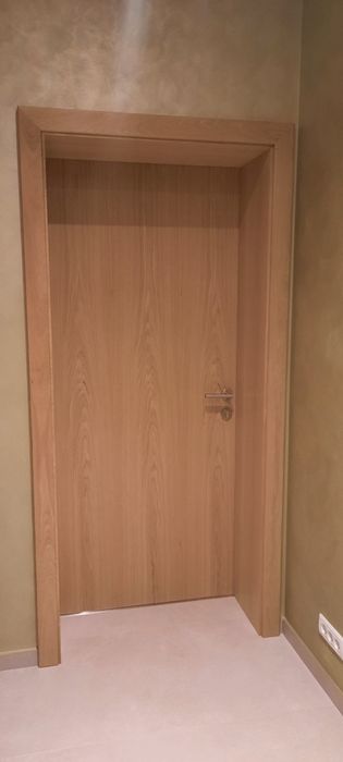 Montez usi metalice, usi interior/exterior.